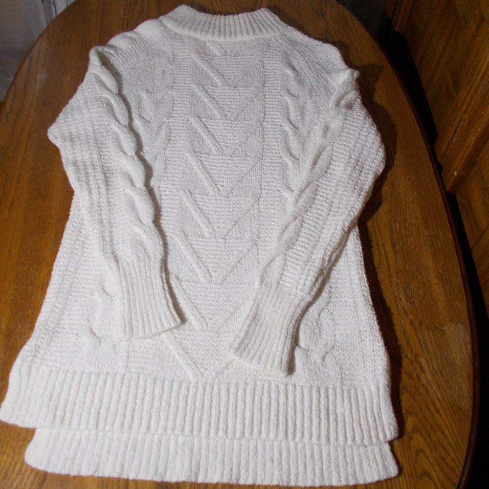 Mock Neck White Cable Knit Sweater Size SP EUC